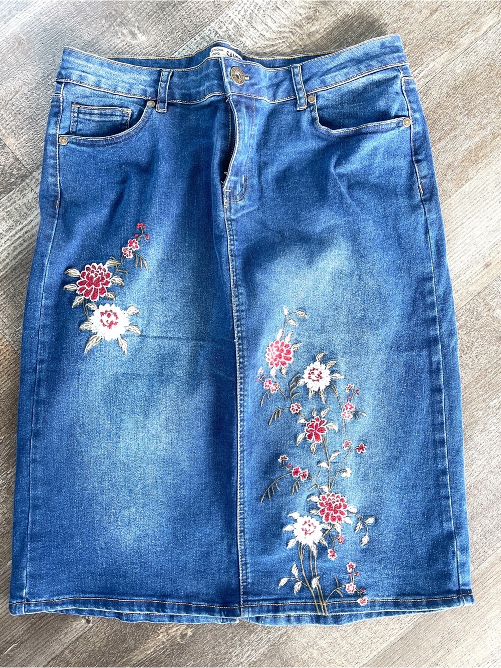 SANDPIPER Women’s Jeans Skirt size 14 Floral Embroidered Denim Stretch Pencil